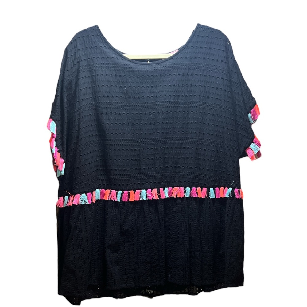 Andrée by Unit eyelet keyhole top